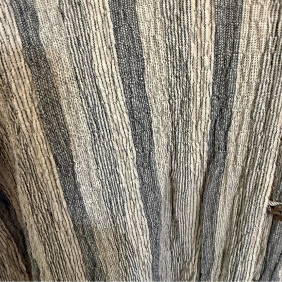 Asiatica Striped tan / black blouse crinkly high end luxury. - Picture 5 of 8